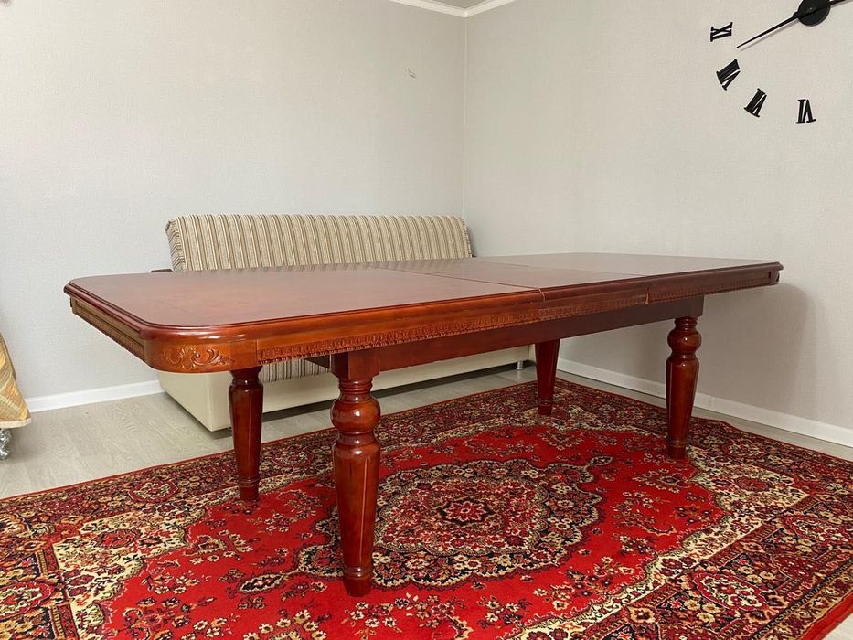 Стол гостевой деревянный