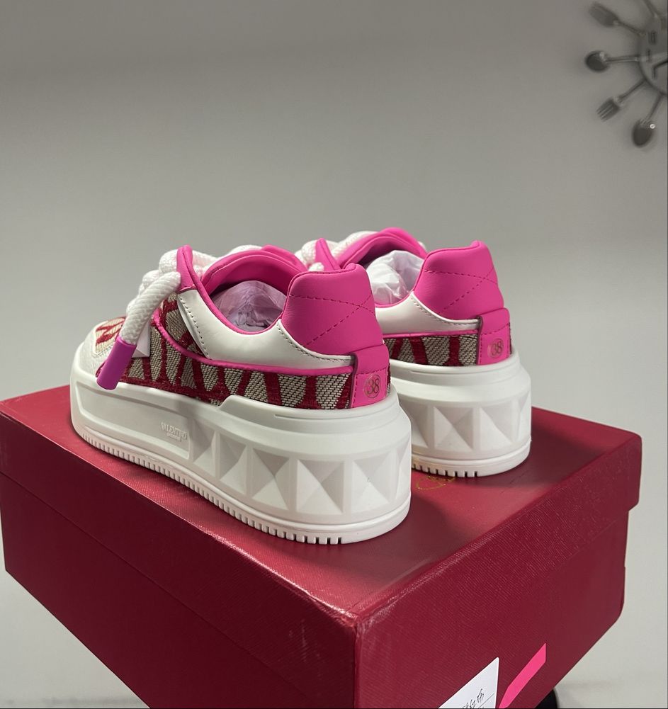 Valentino Garavani One Stud Pink