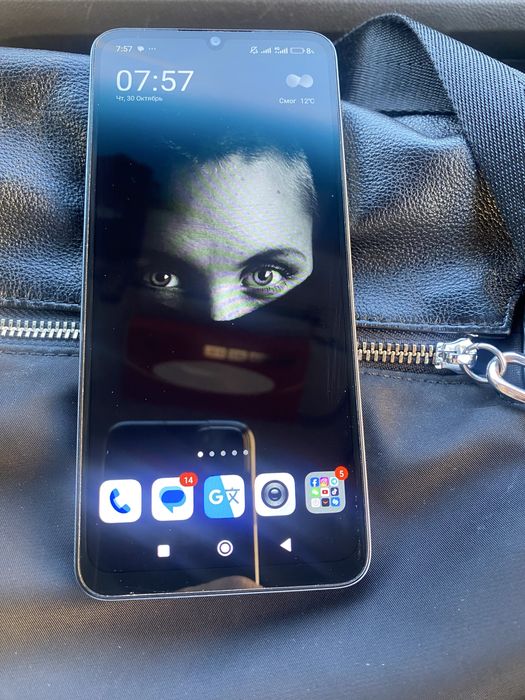 Продам телефон Redmi 13C 8/256 GB