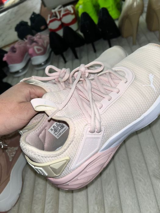 Чисто нови обувки на цена между 30-50 лв