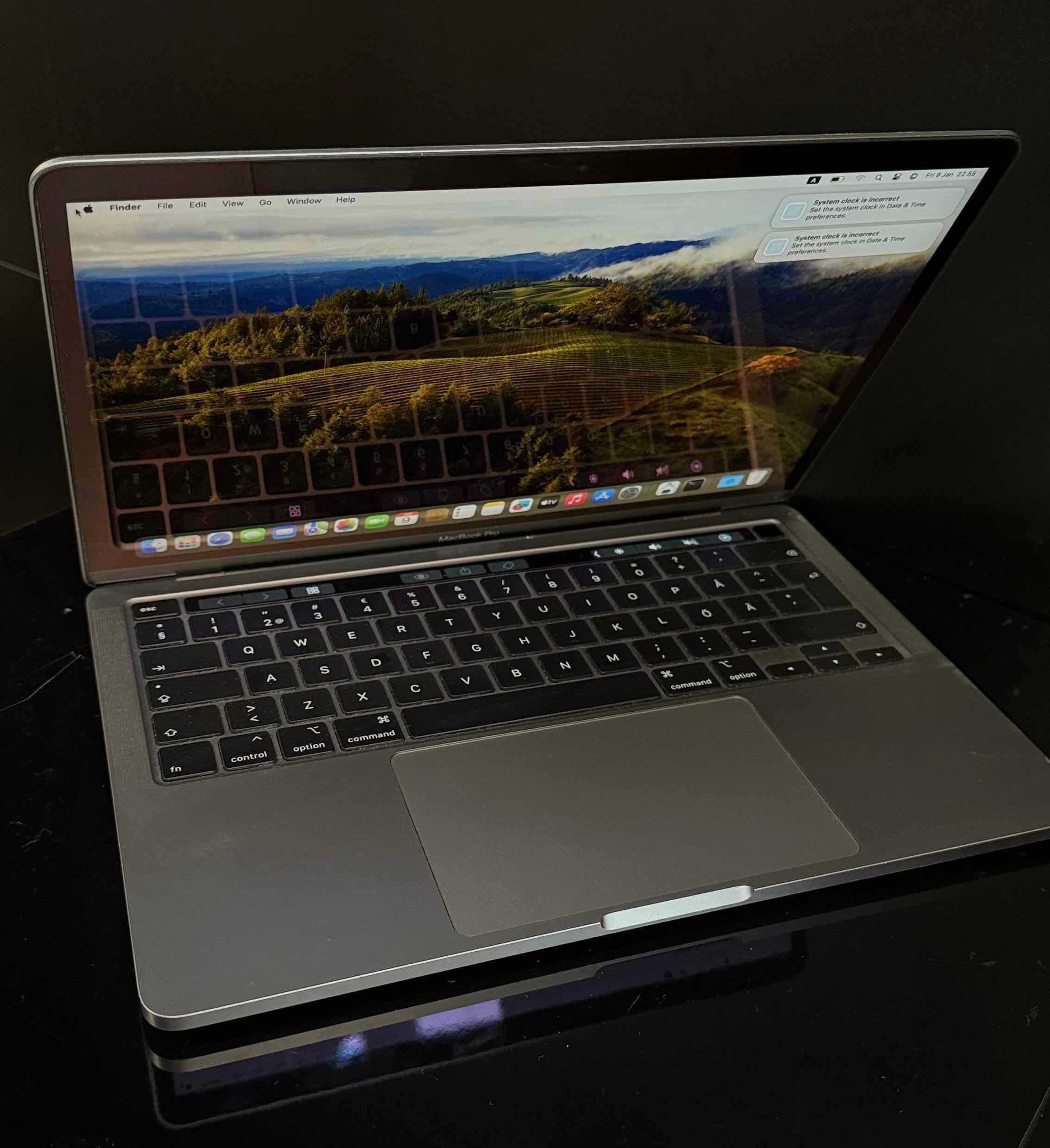 Продавам MacBook Pro 2020 (A2251)