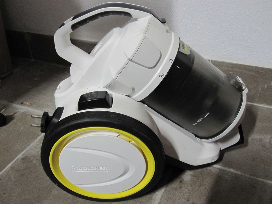 Aspirator fara sac Karcher VC 3, aspirare uscata, uz casnic