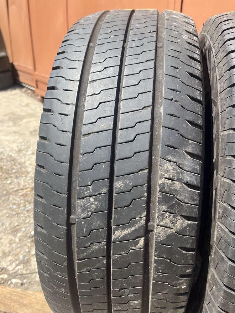2 бр. летни гуми за бус 235/65/16C Continental DOT 4920/2119 6-6,5 mm
