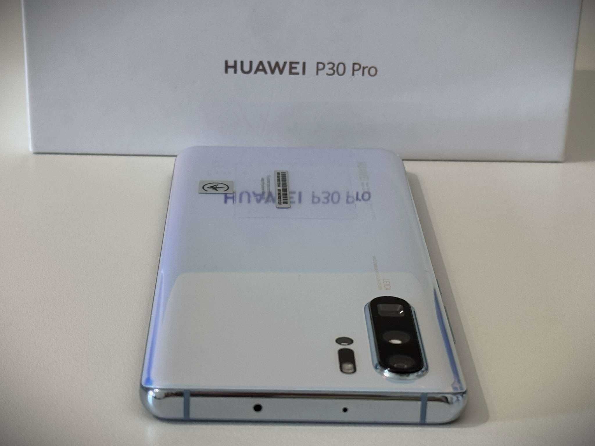 Бартер! Като НОВ! Huawei P30 Pro Breathing Crystal (Преливащ Цвят)