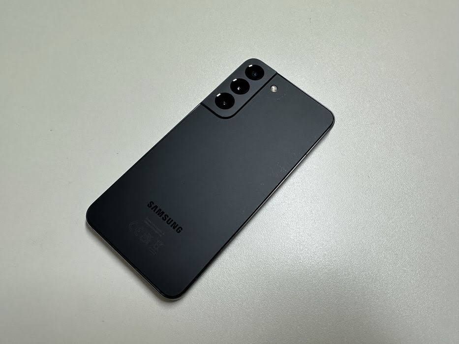 Samsung S22 | 5G, 128GB, Black   
Vând iPhone