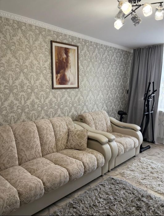 Диван плюс кресло