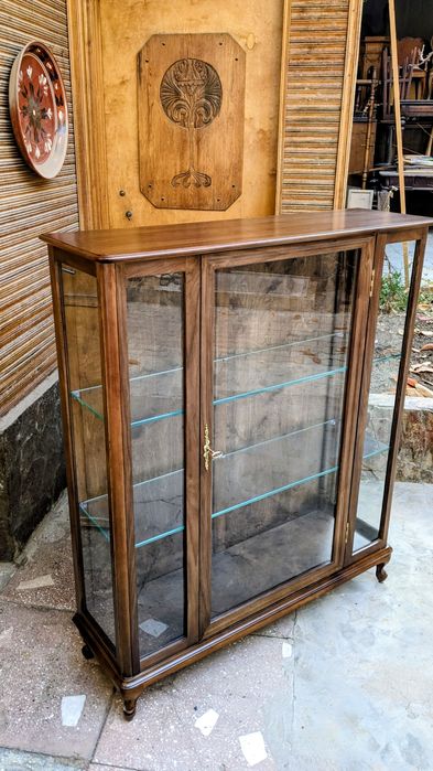 Две антикварные Витрины после качественной реставрации на выбор.