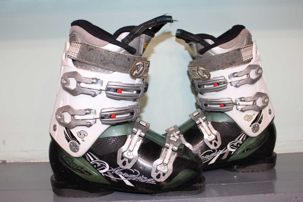 Clapari ski/schi Nordica Cruise nr 37