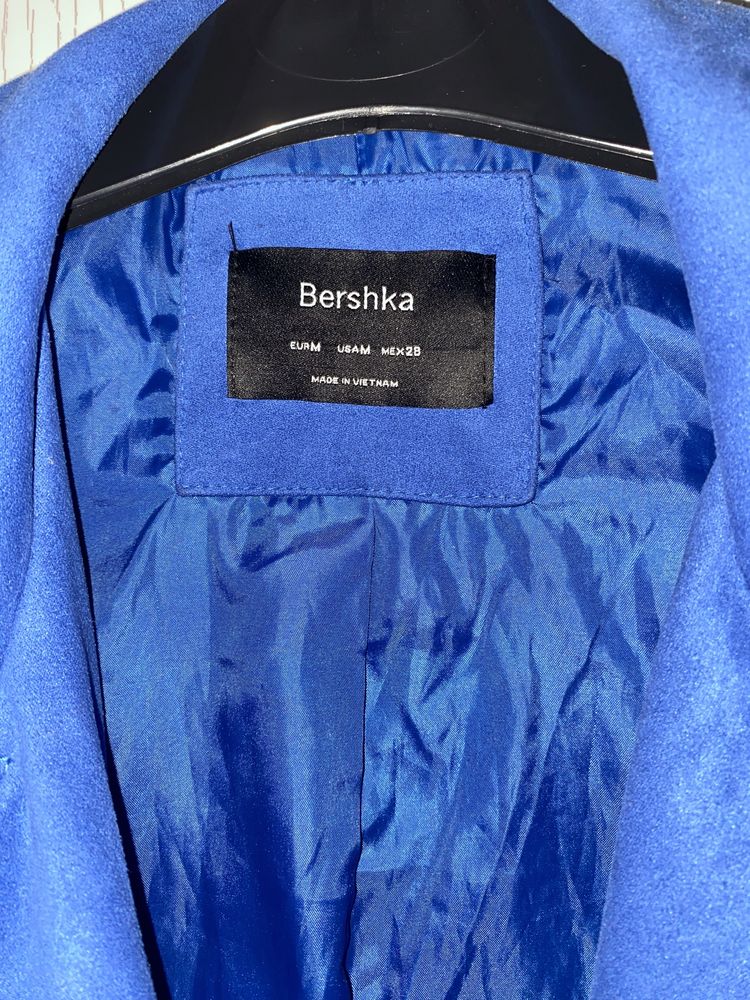 Пролетно яке Bershka