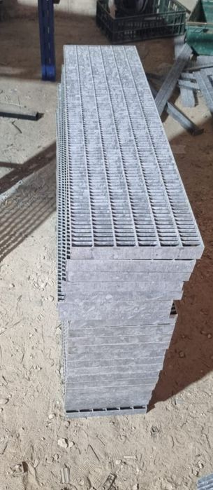 Vindem trepte zincate profesionale