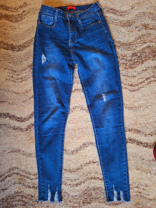 Blugi culoare albastra