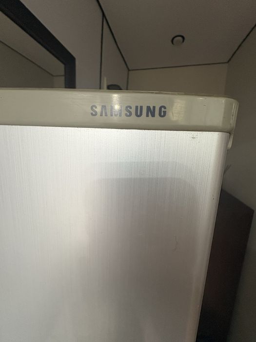 Холодильник Samsung