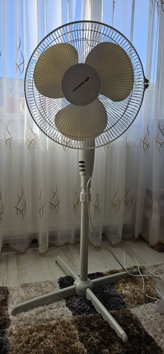Ventilator cu picior