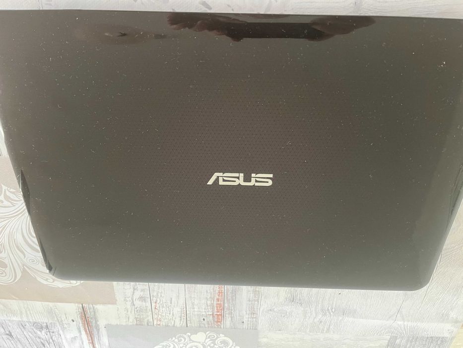 Продавам ASUS K555L- Sonic Master