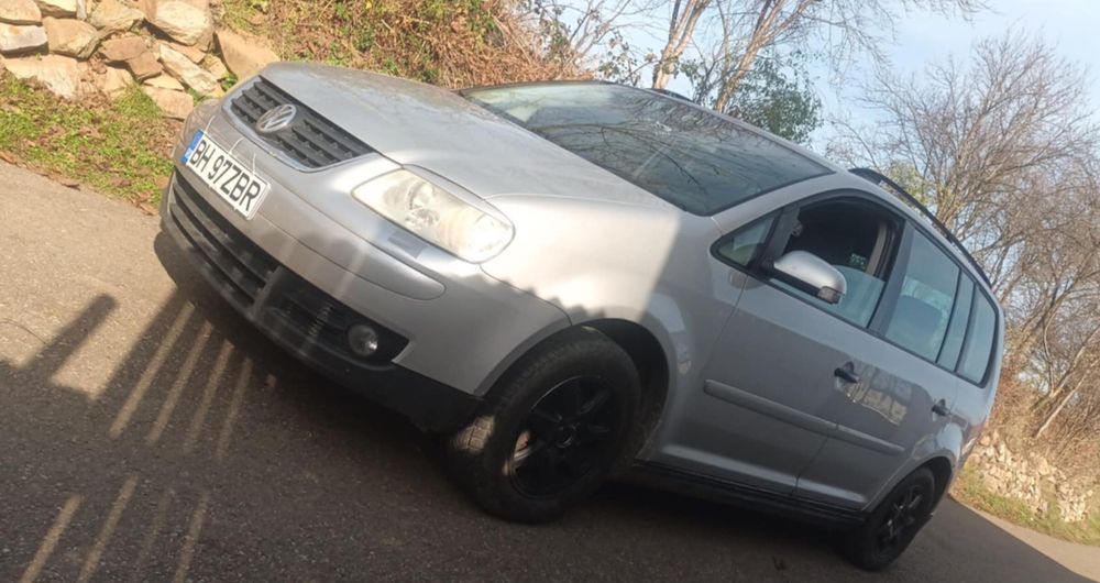 Vând Volkswagen Touran an 2006 motor 1.9 TDI 6+1 Trepte