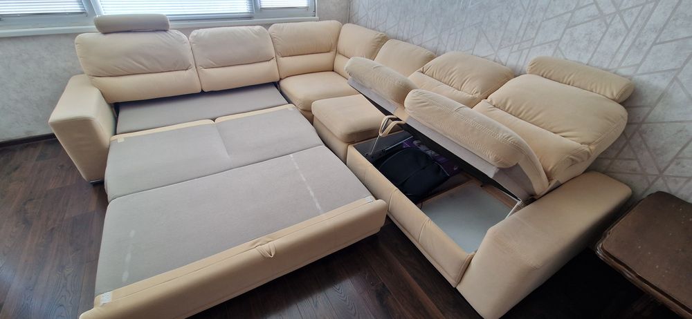 Ъглов диван със спален механизъм.