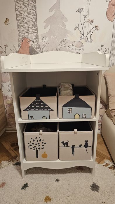 Vând masa de infasat Ikea