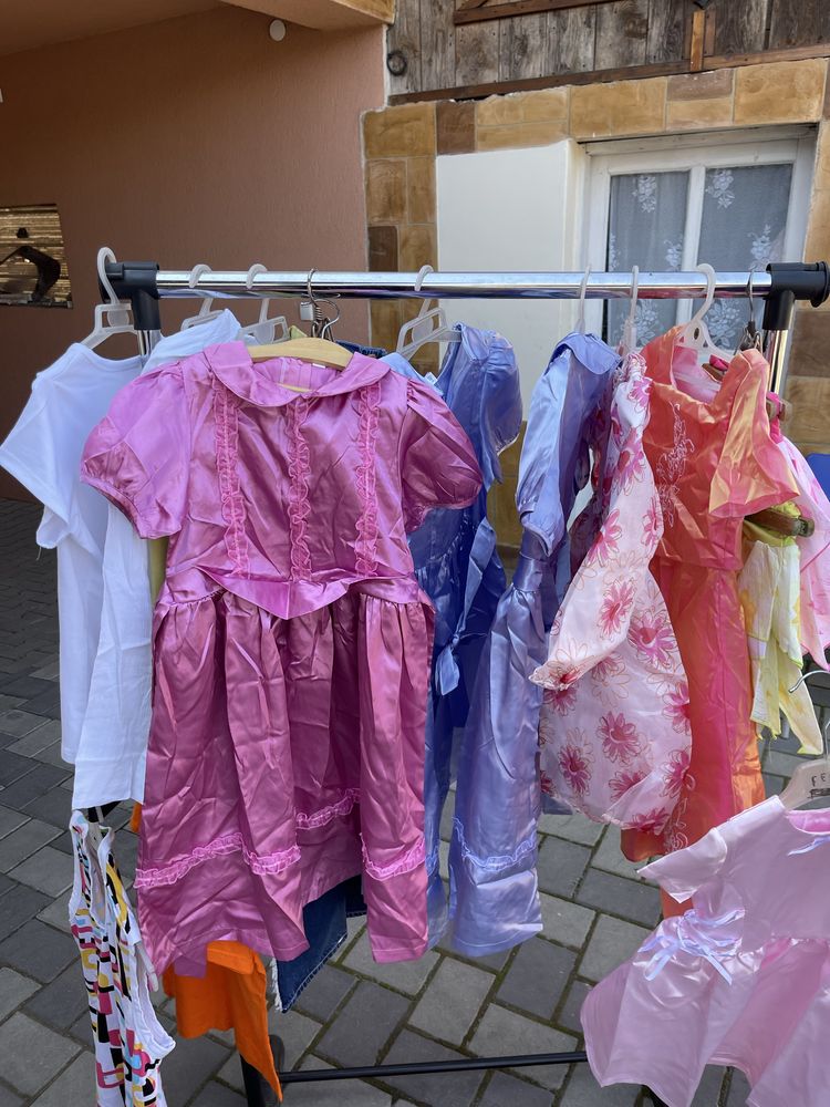 Se vinde Angro Rochițe și tricouri copii Noi  4 ani - 12 ani  NOi !