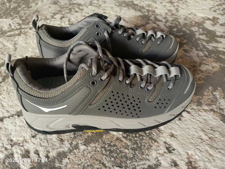 Продам кроссовки летние