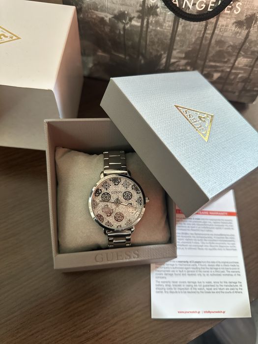 Дамски сребърен часовник Guess