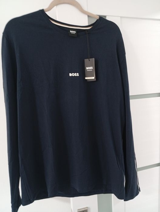 Tricou cu mânecă lungă BOSS.M și L.Originale.