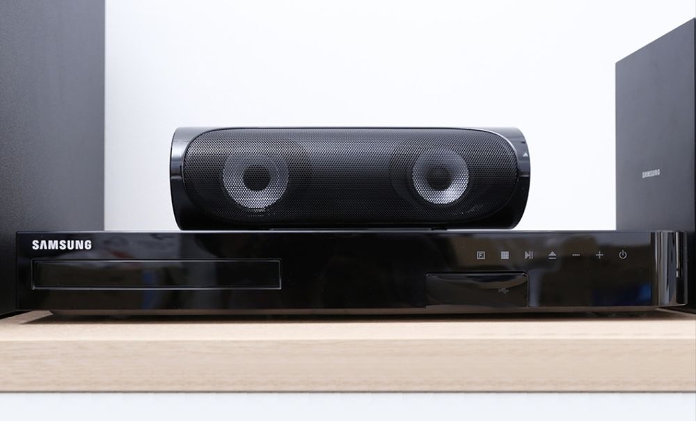 Samsung HT-J5550WK (домашний кинотеатр 5.1)