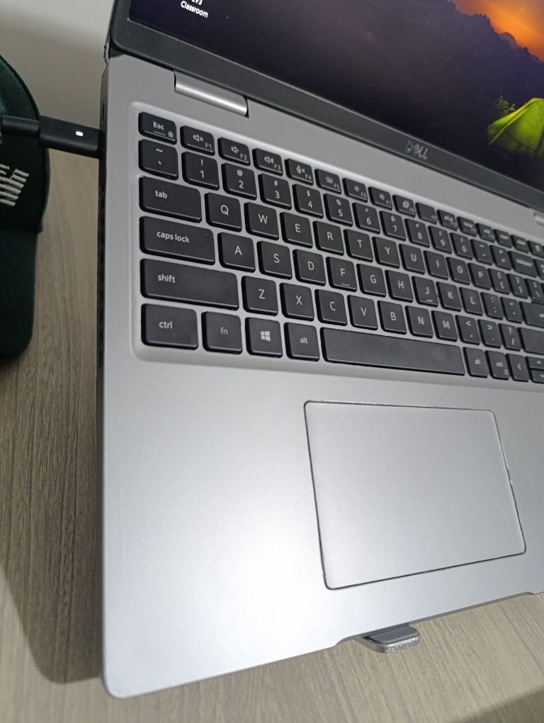 Noutbuk Dell core i5 11400H
FaceID ishlaydi
Ishlashi idea