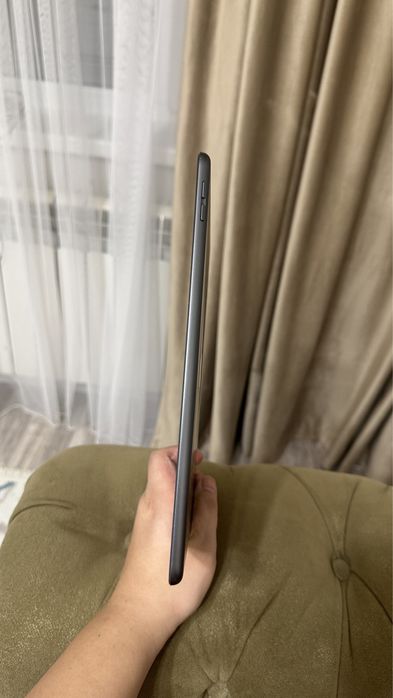 Продам айпад 10.2