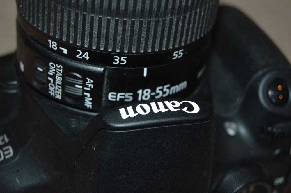 Foto DSLR CANON EOS 1200D + obiectiv 18-55mm AF Stabilizer 786 cadre