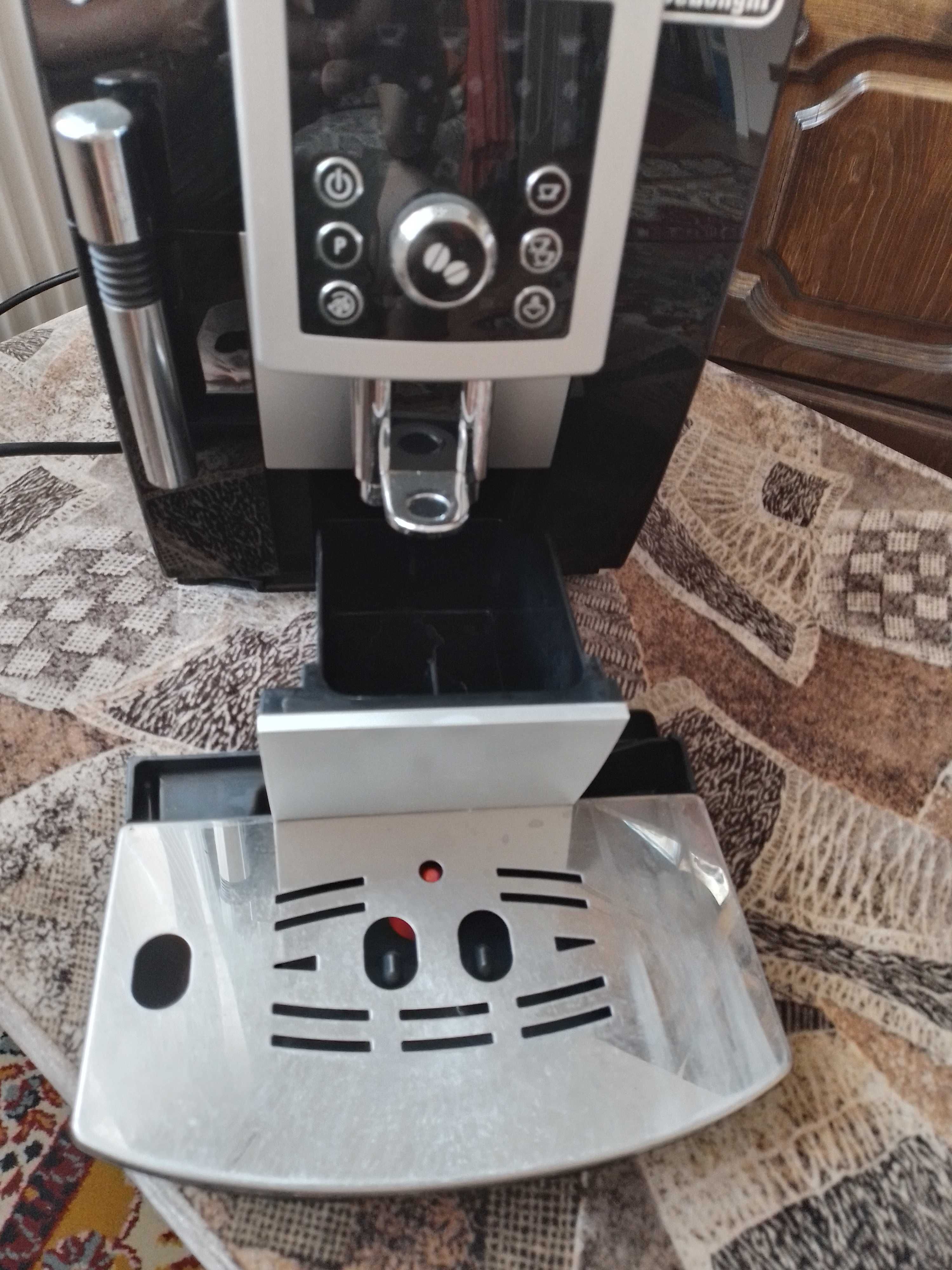 Masinã de cafea automatã Delonghi