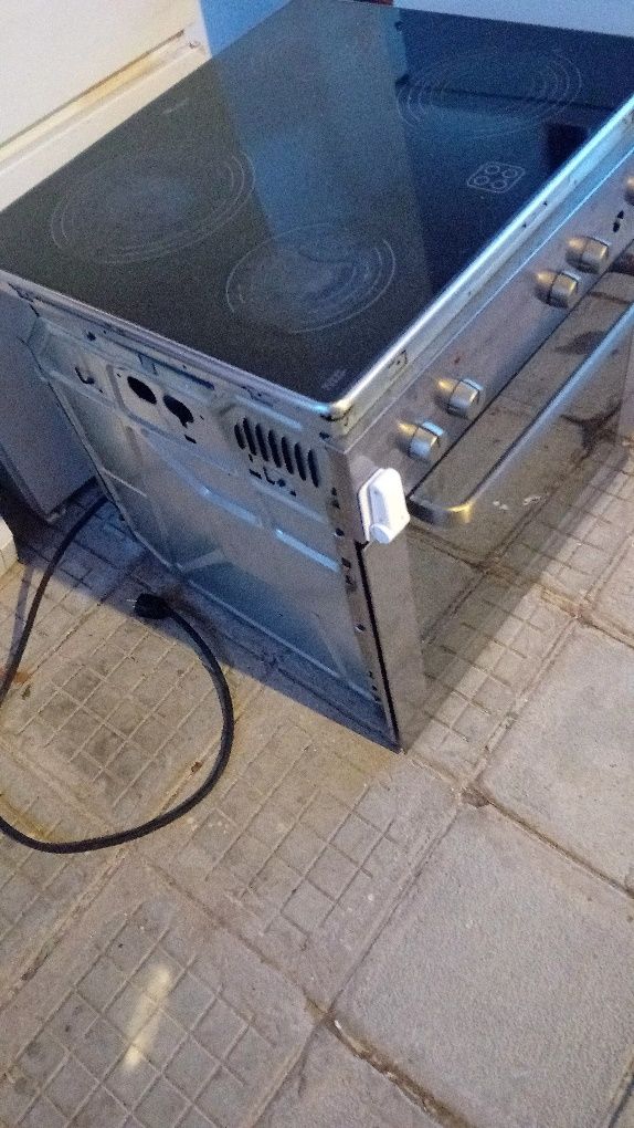 Продавам фурна и керамичен плот
