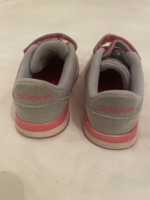 Adidas roz fucsia cu gri material textil marimea 21