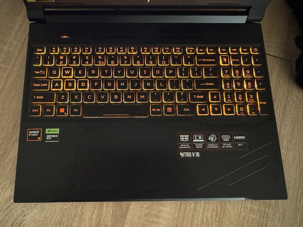 Gaming Лаптоп Acer Nitro V16 165hz