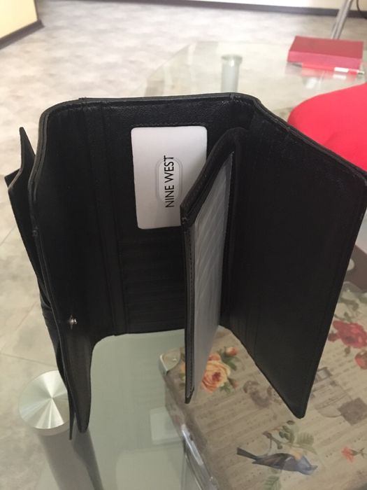 Дамски портфейл