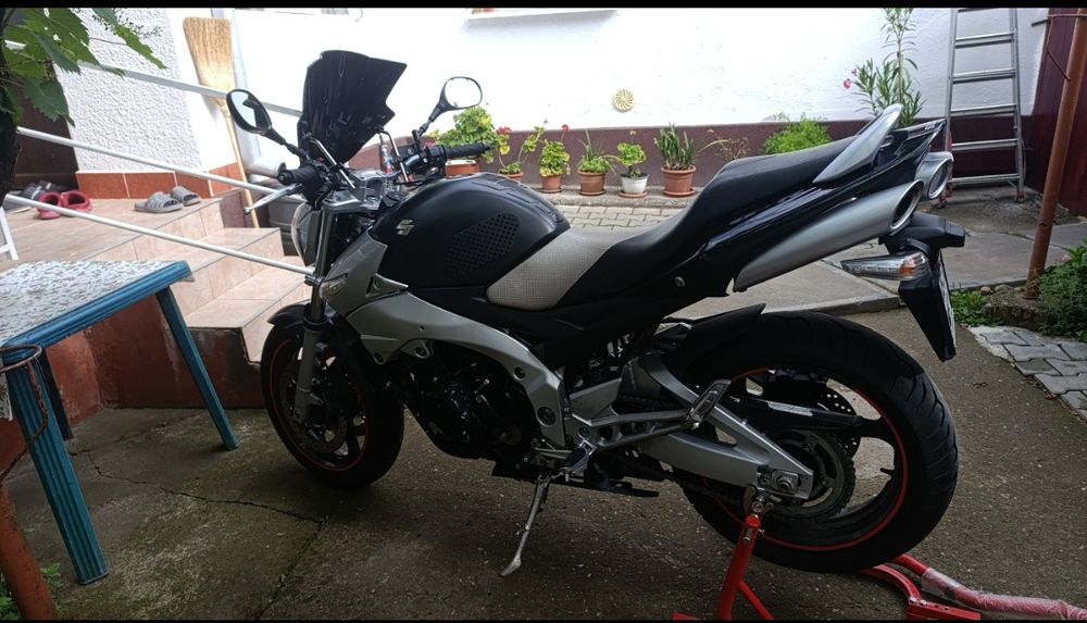 SUZUKI GSR600 an 2007
