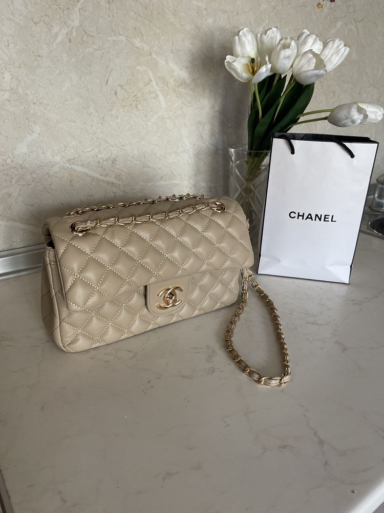 Дамска чанта Chanel Classic CC среден размер