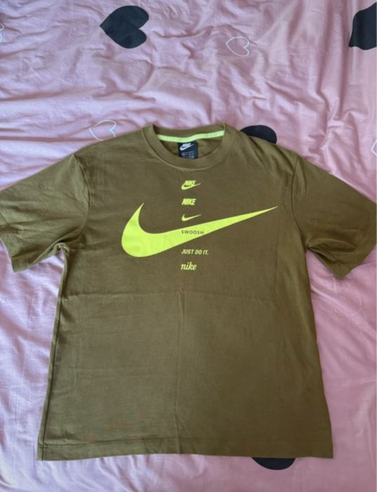 Tricou kaki Nike
