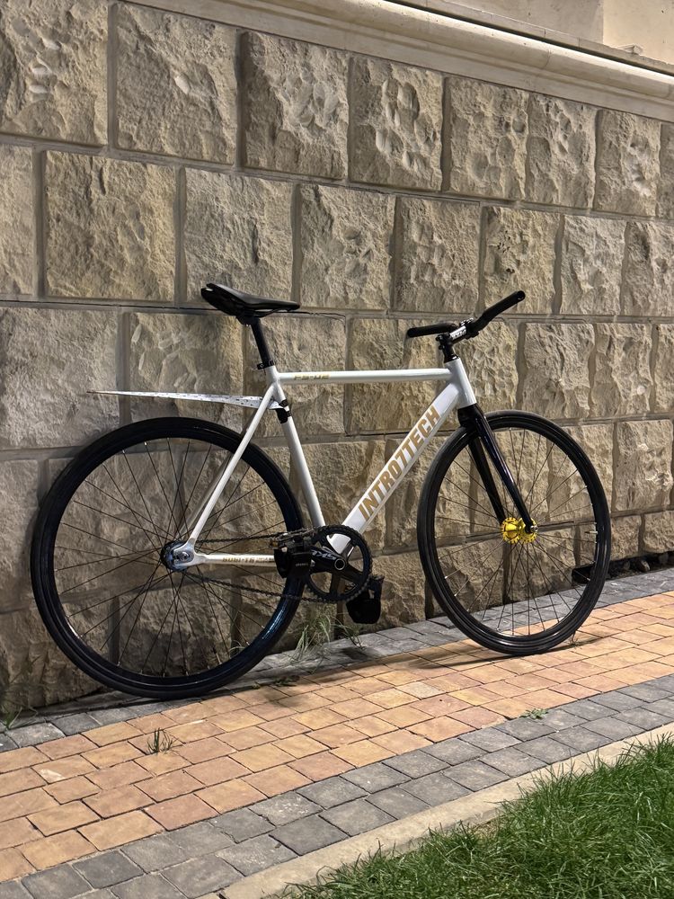 Продаю фикс (fixed gear). intro7tech