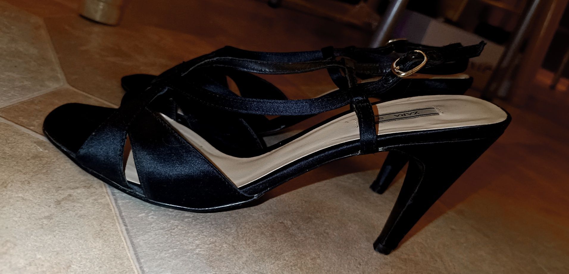 Токчета на ZARA с каишка