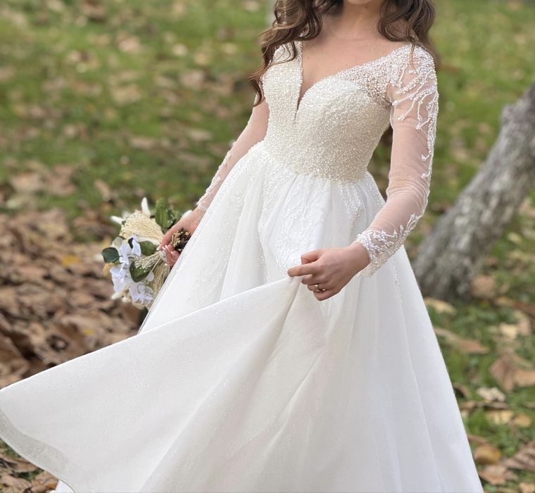 Rochie mireasa model 2025