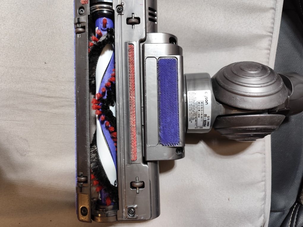Безжична прахосмукачка Dyson V6