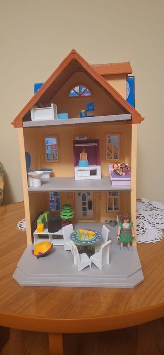 Căsuța cu păpuși, playmobil