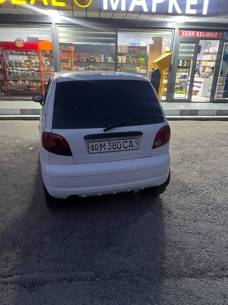 Shevrolet Matiz sotiladi rangi oq xolati yaxshi 2010 yil