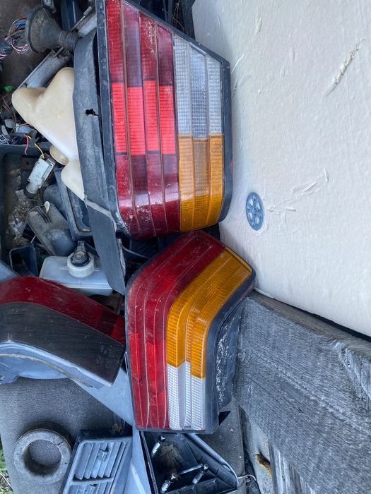 Здание фонари Мерседес 124