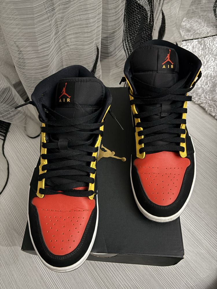 Nike Air Jordan 1 Mid SE