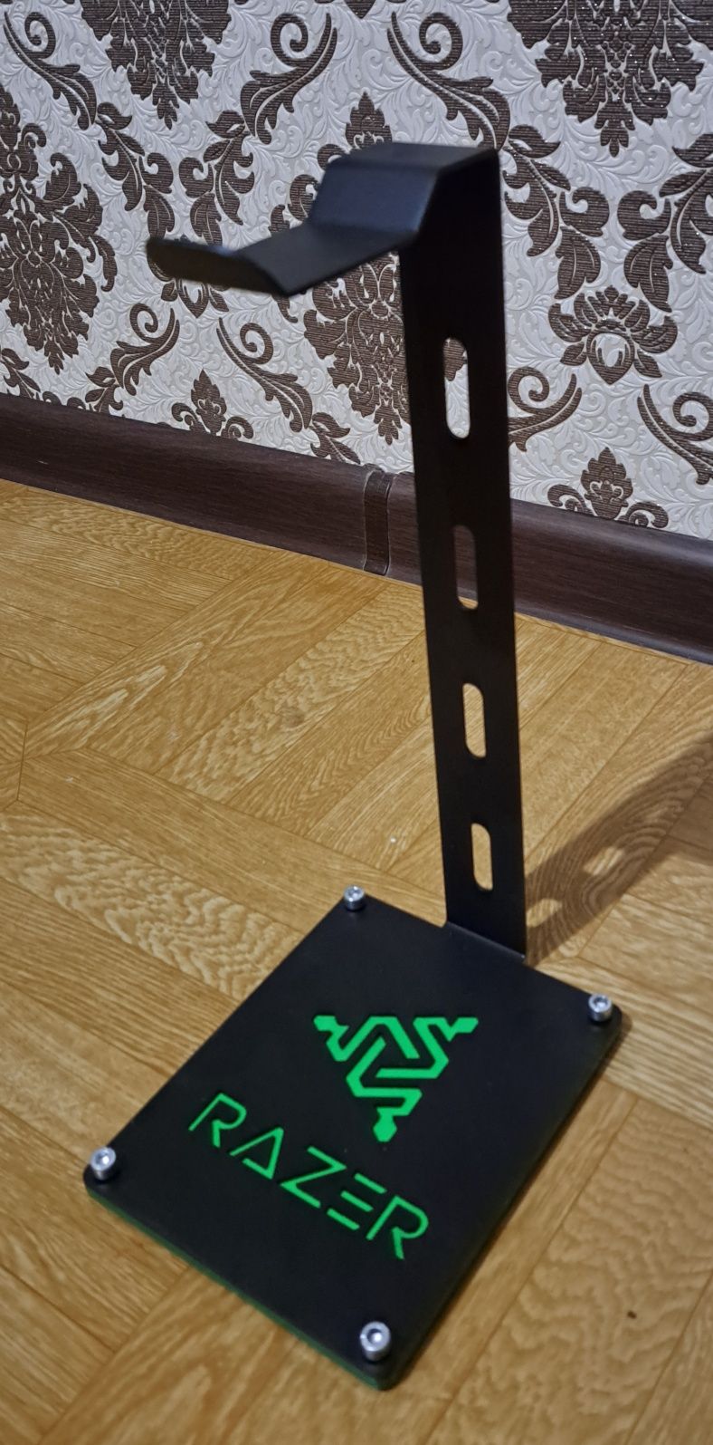 Продам кастомную подставку для игровых наушников