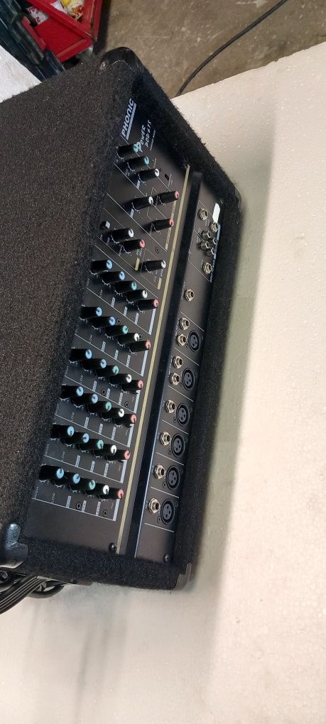 Mixer amplificat Phonic 2x150w