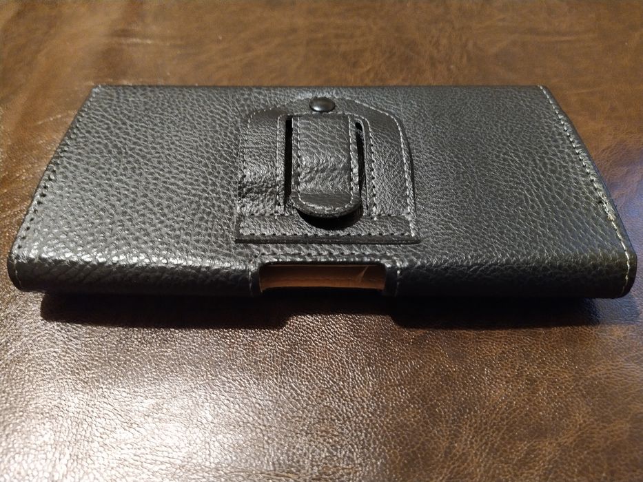 Husa din piele pt. smartphone de prins la curea
