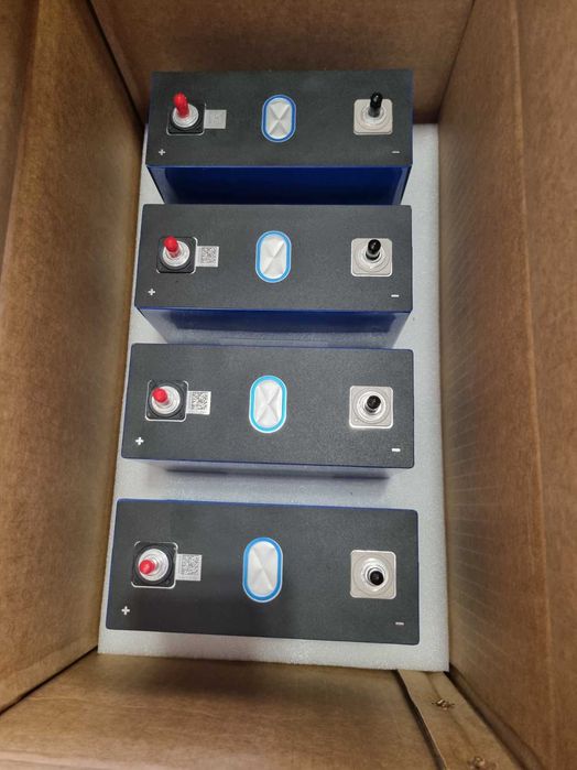 Acumulator 350 Ah format din 4 ac. litiu 3.65V noi, 10.000 cicluri