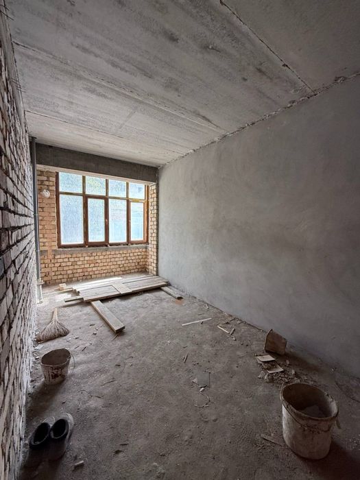 Vokzalda karopka kvartira sotiladi 49 kvadrat